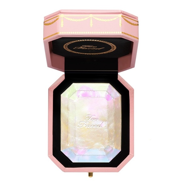 Too-Faced Diamond Light Highlighter in shade Diamond Fire